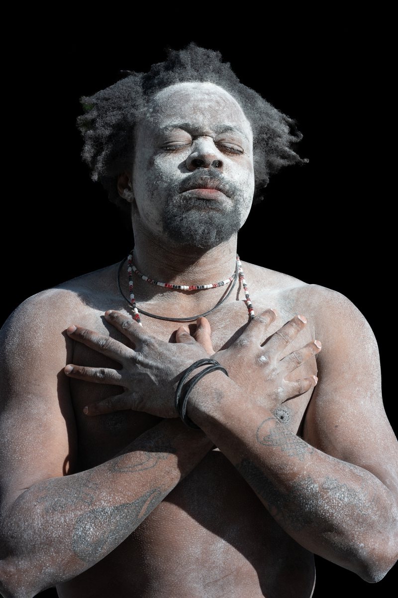 Retrato ancestral, performance com pemba